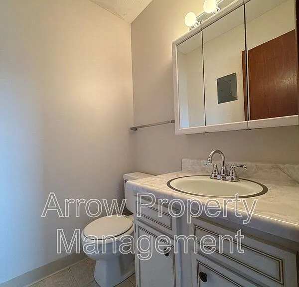 3831 S 46th St #11 — Photo 10