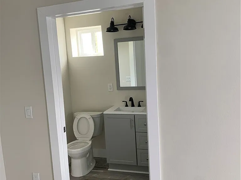 10034 Noble Ave — Photo 9