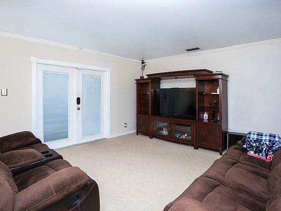 3rd image of 6415 Walton Way