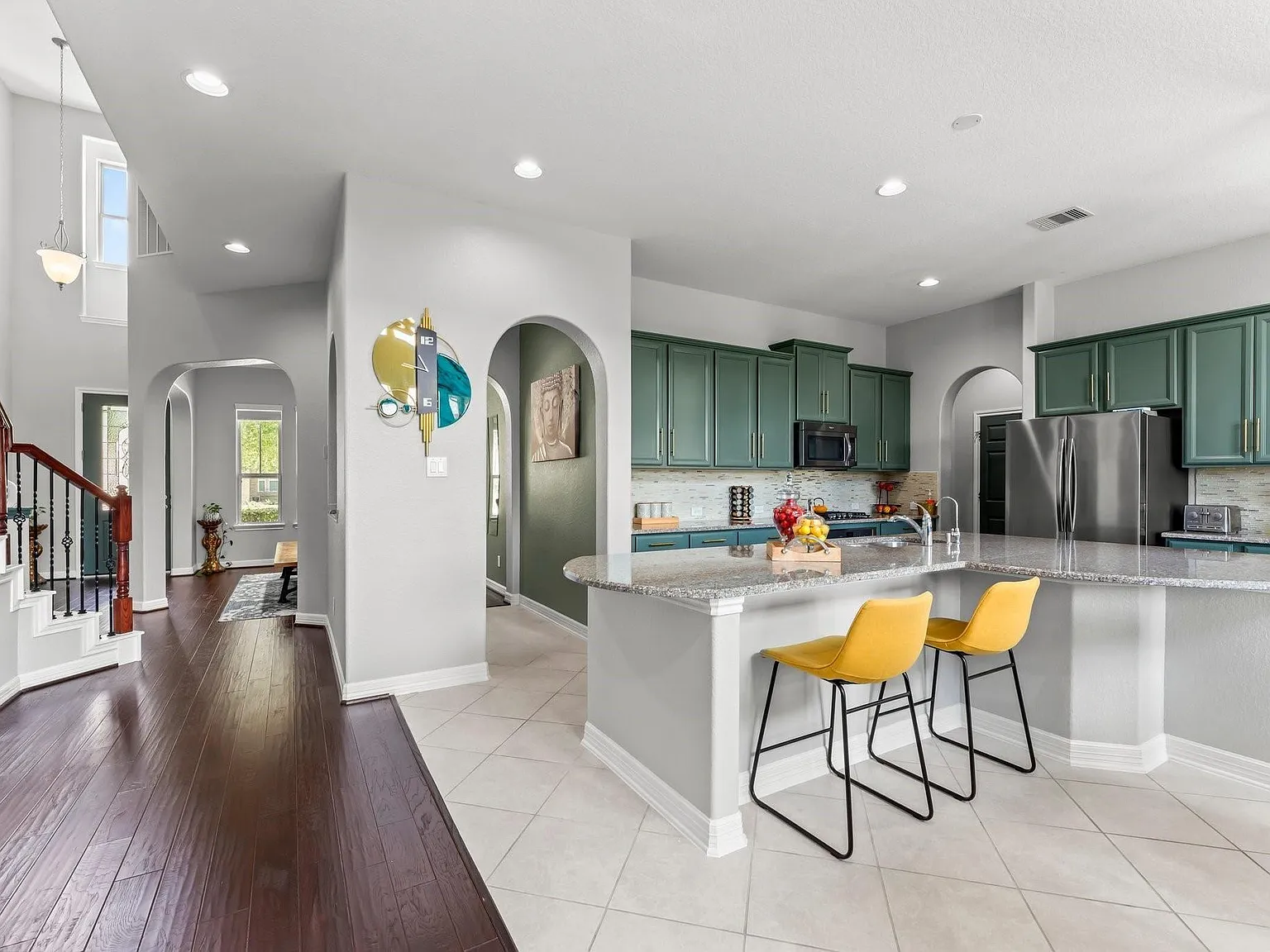 4 bed, 3.5 bath, 3590 sqft, $3,500 — Photo 2