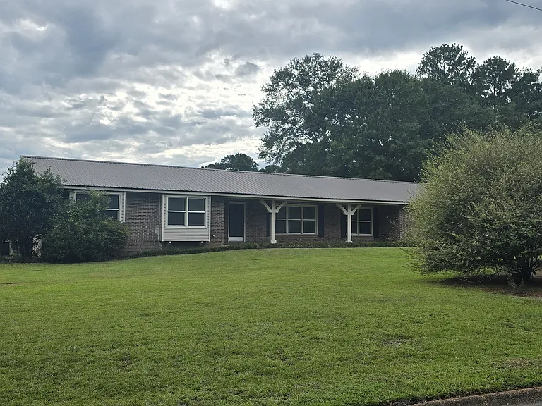 2100 Saddlewood Trl — Photo 2
