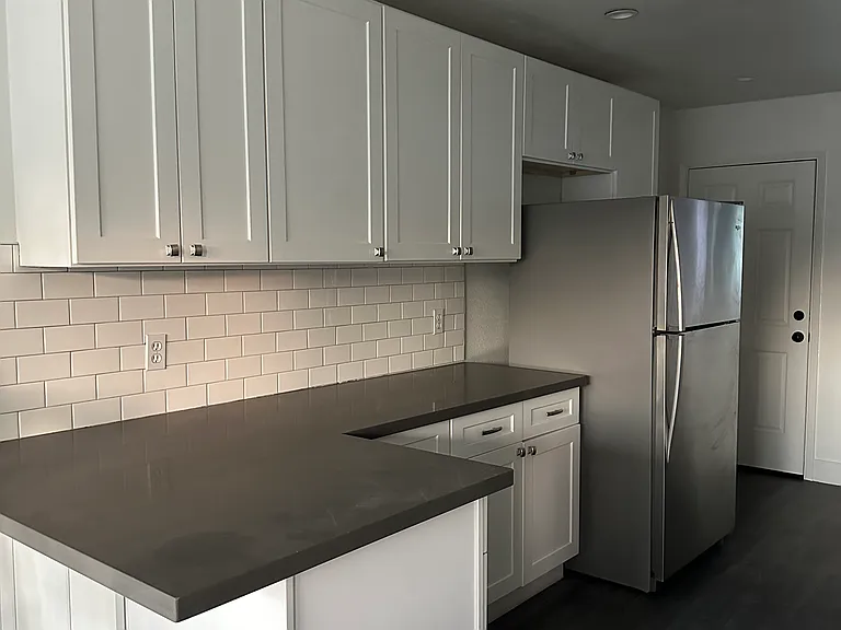 1050 3rd St #A — Photo 5