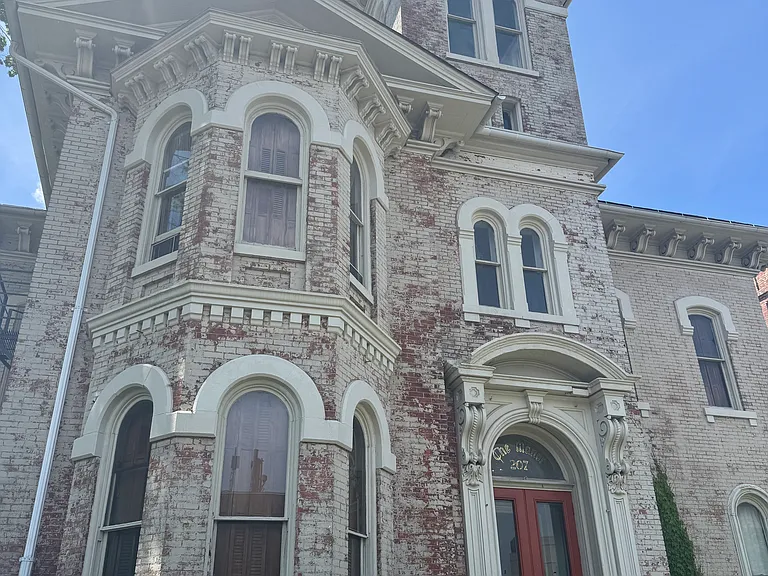 207 S Plymouth Ave #8 — Photo 1