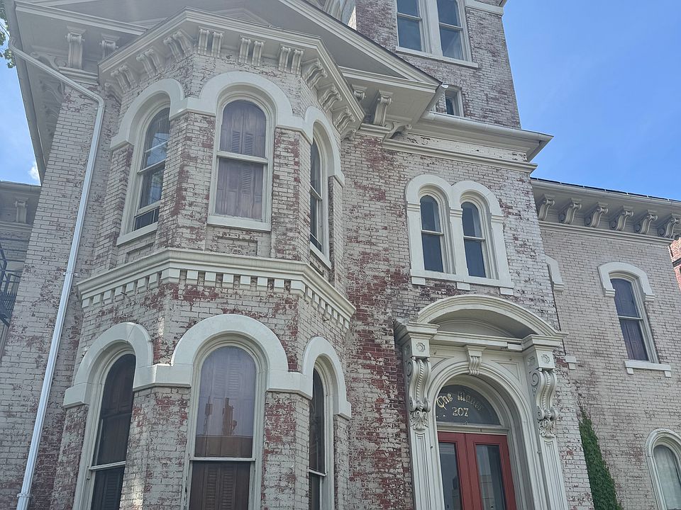 1st image of 207 S Plymouth Ave Unit 8