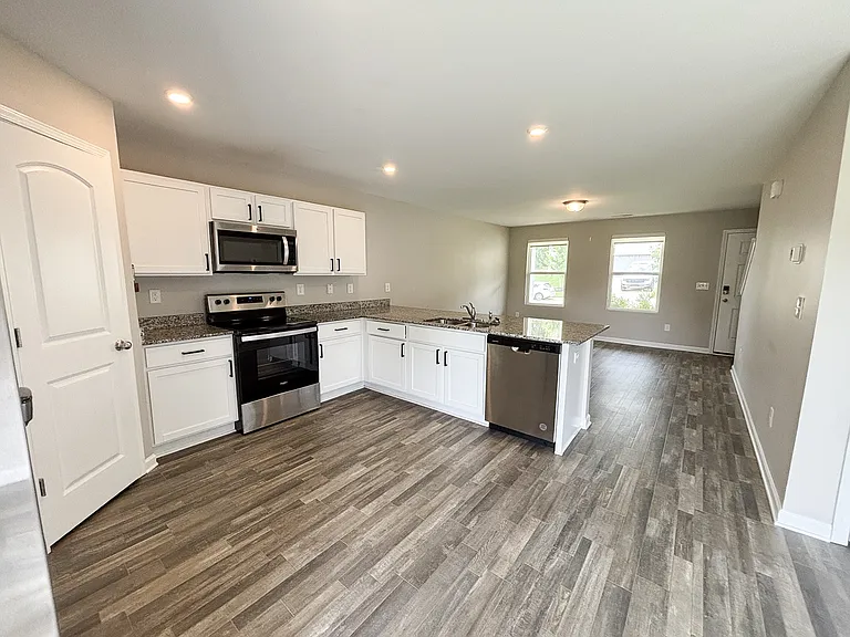 1542 Catskill Way — Photo 4