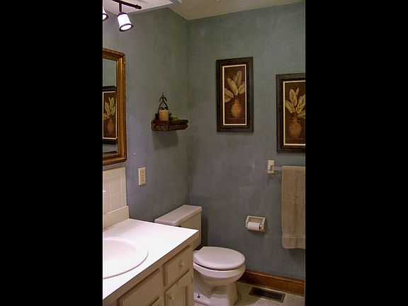 4th image of 816 Baydon Ln