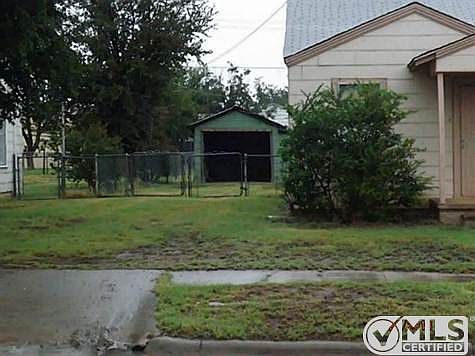 3rd image of 221 NW Avenue J