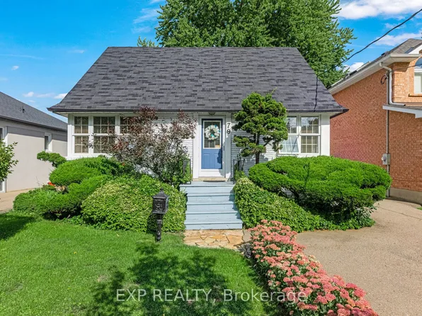 79 Shaver Ave N, Toronto, ON M9B 4N6