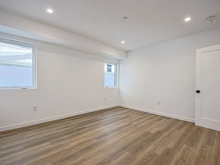 5233 Satsuma Ave — Photo 28