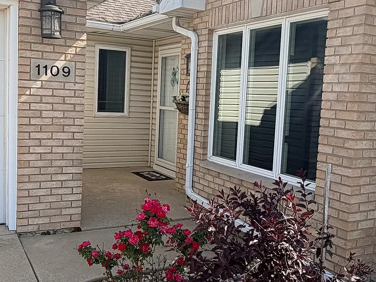 1109 Cambridge Ln — Photo 5