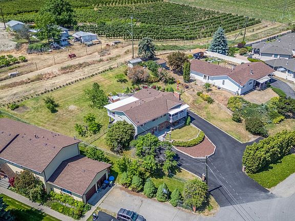 2nd image of 2489 Chieftain Rd