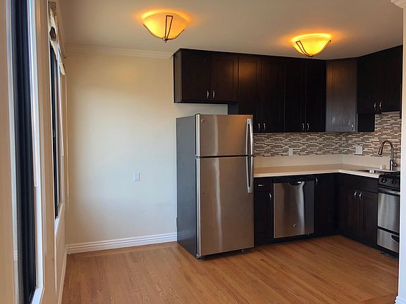4th image of 785 Bay St APT 3
