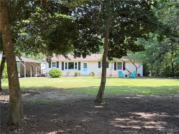 616 Long Point Ln, Topping, VA 23169
