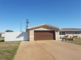 207 Jayview Ave, Lehigh Acres, FL 33936