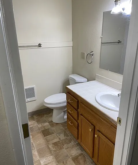 1819 SE Stark St #1819 — Photo 4