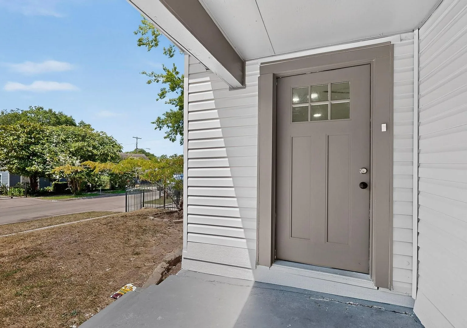 Charming 3-Bedroom Home with Off First Month's Rent — Photo 4