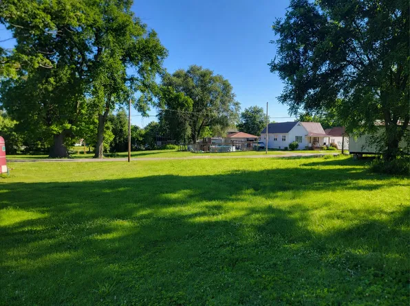 108 W 4th St, Macon, MO 63552