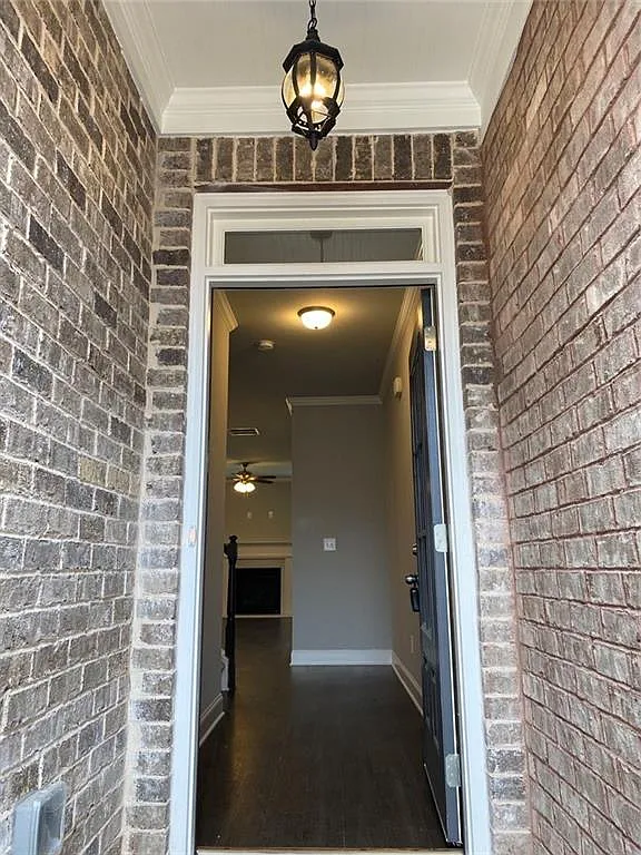 3 bed, 3.0 bath, 1988 sqft, $2,350 — Photo 2