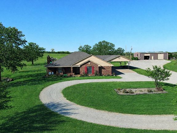 2nd image of 553 Concord Rd