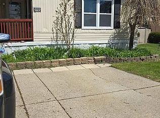 21165 Claudette Dr, Macomb, MI 48044