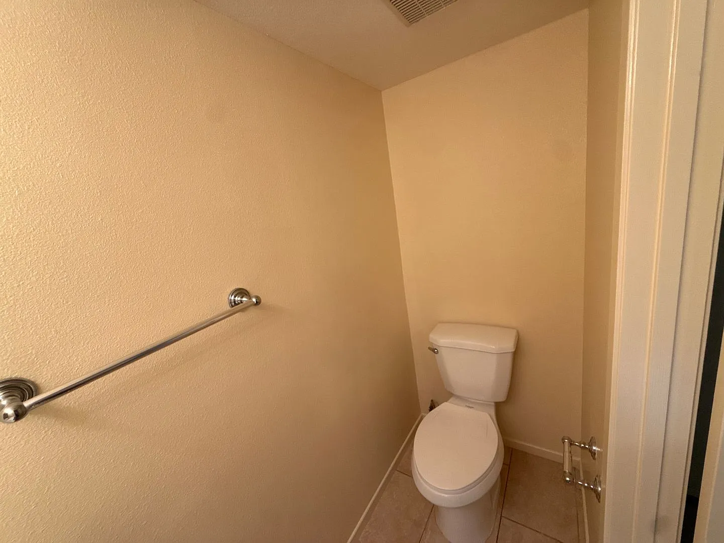 Move-in Special $500 off of 1st Months Rent Carmel Valley Condo with garage — Photo 4