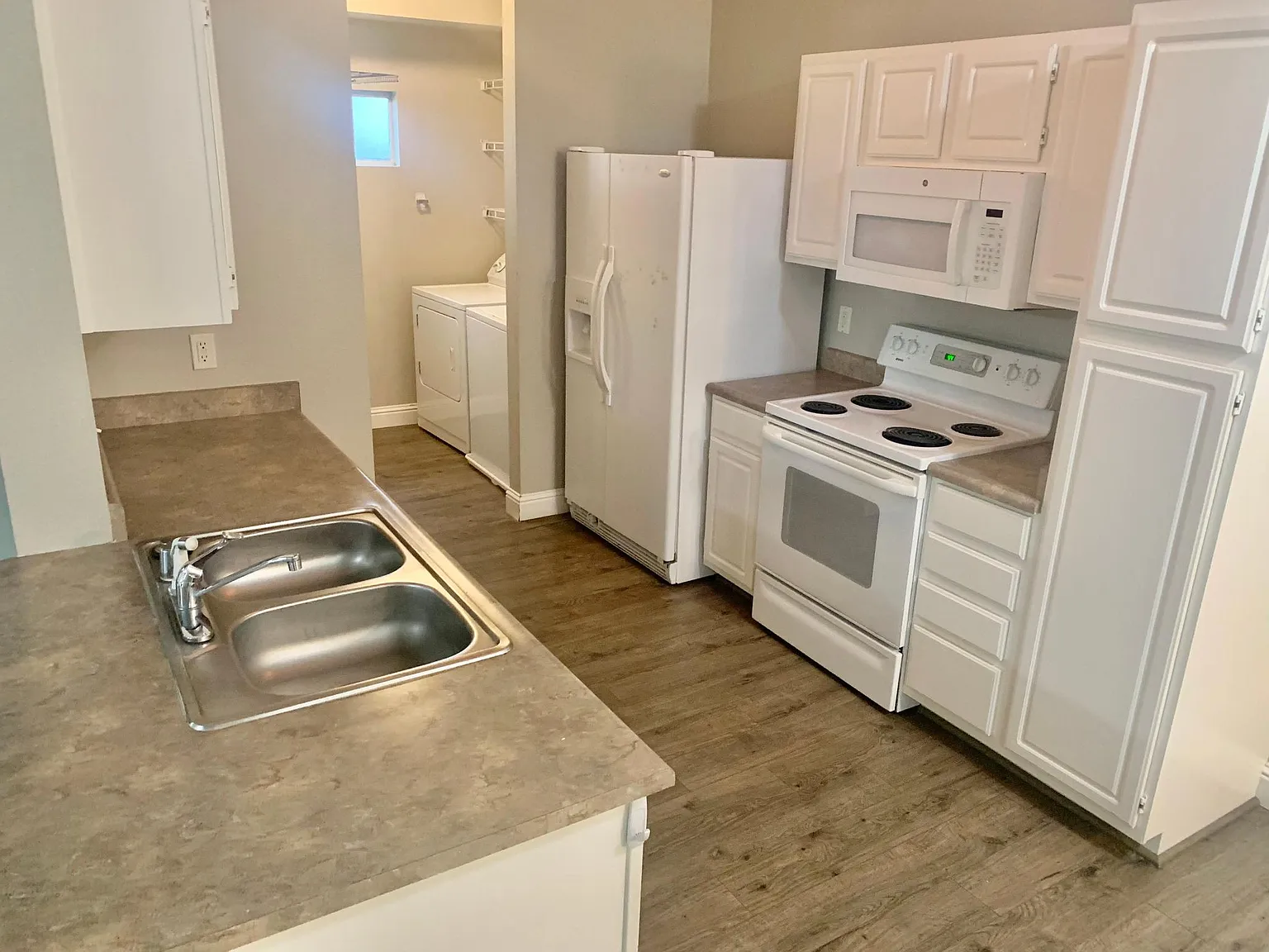 501 Gibson Dr — Photo 4