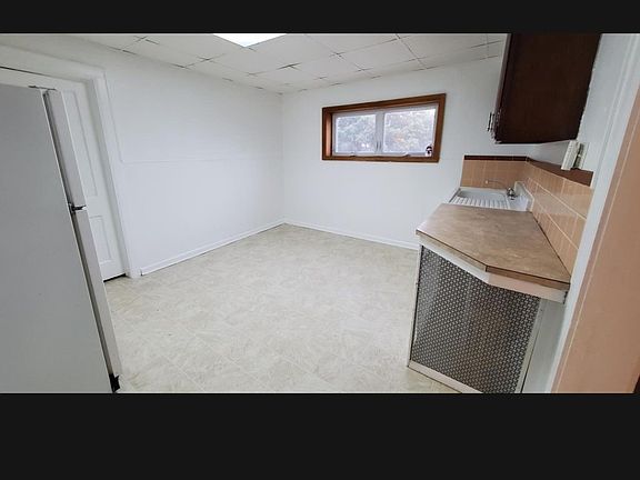 5th image of 34 Butler St APT 1