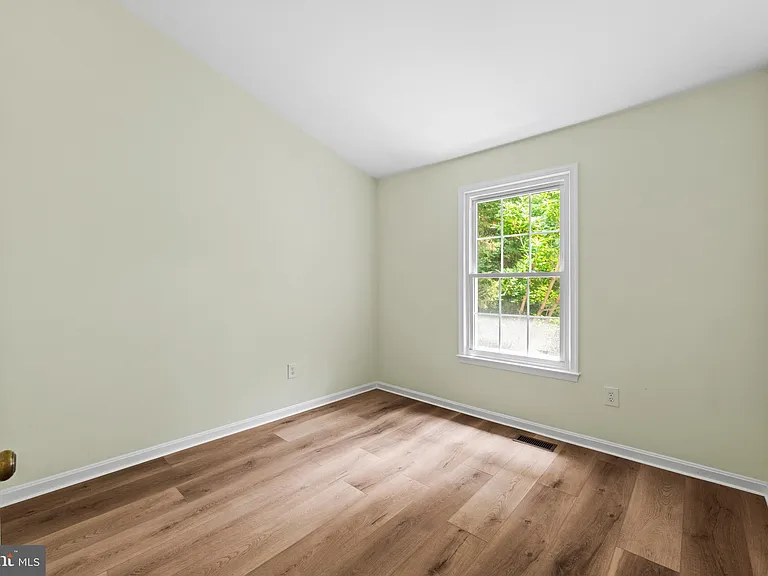 2615 Chivalry Ct — Photo 37