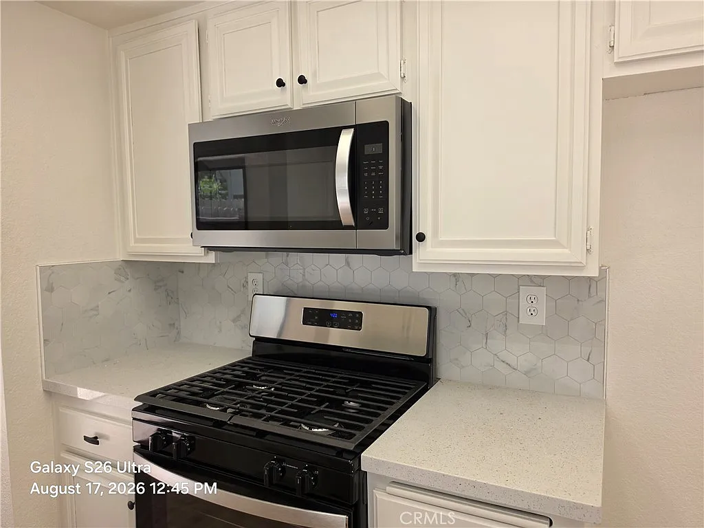 3 bed, 2.5 bath, 1342 sqft, $3,990 — Photo 3