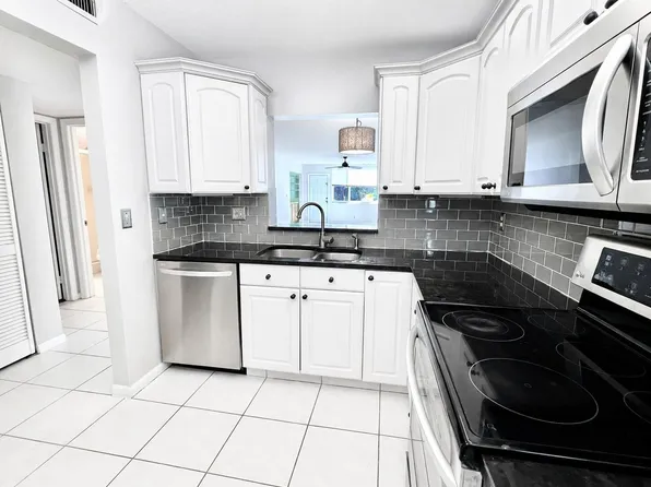 2865 SW 22nd Ave APT 108, Delray Beach, FL 33445