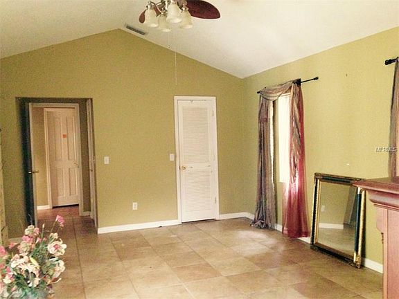 3rd image of 717 Riverbend Blvd
