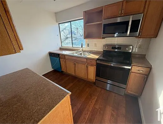 2320 Montclair Cir — Photo 15