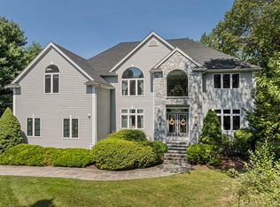 40 Hillside Dr, Wrentham, MA 02093