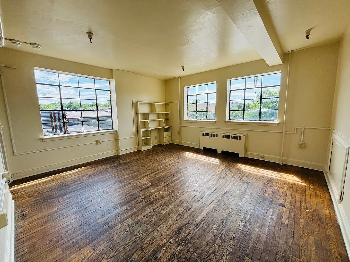 1 Bedroom, 1 Bath Apartment — Photo 1