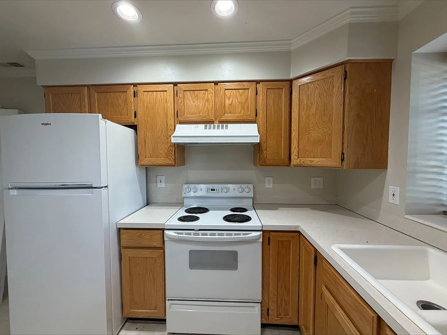 Move In for Less! $1,000 Move-In Credit | 2 Bed 1.5 Bath Condo in Ogden! — Photo 3