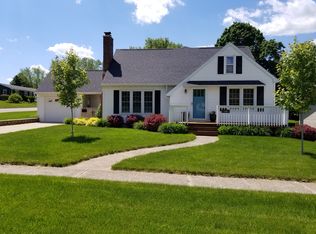 306 S 1st St, Mount Horeb, WI 53572