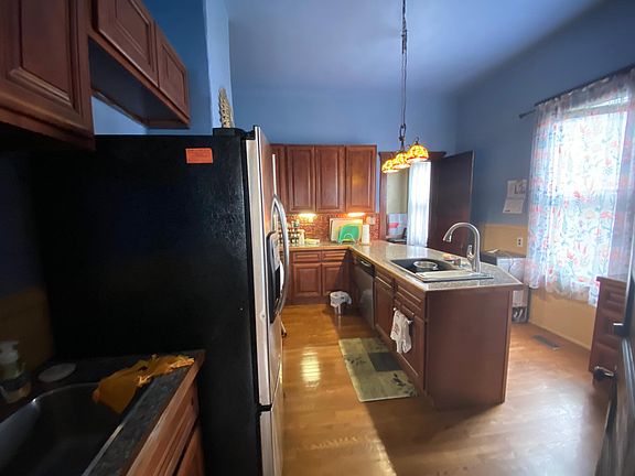 5th image of 417 E Scott Ave