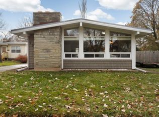 150 Slocum Lake Rd, Wauconda, IL 60084