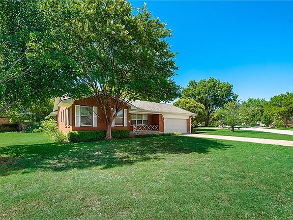 2nd image of 108 Redbud Trl