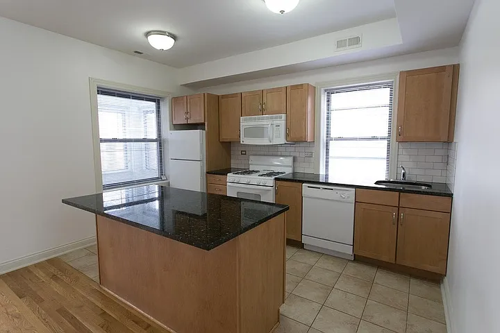 5401-5405 S. Drexel Boulevard — Photo 9