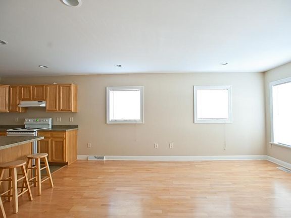 5th image of 3257 N Oakland Ave