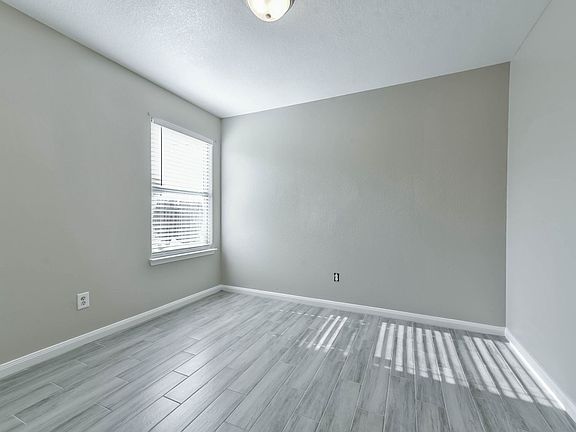 5th image of 7131 Acacia Ln