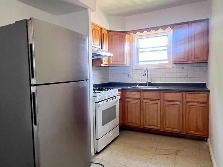 40 Bradley Ave #2 — Photo 1