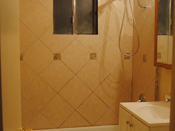 4th image of 1910 E Avalon Dr