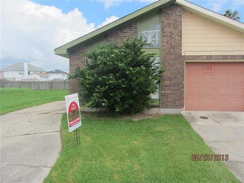 1st image of 2104 Lac La Belle Dr