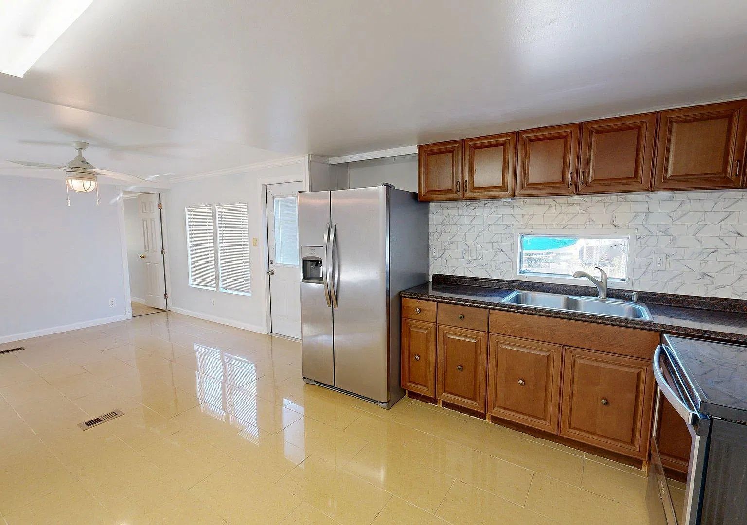 2 bed, 2.0 bath, 660 sqft, $3,200 — Photo 3