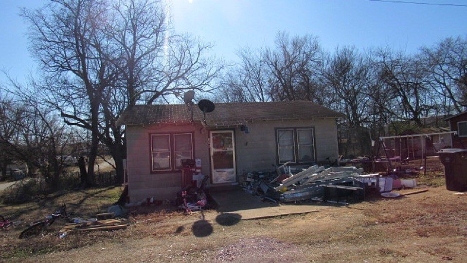 2nd image of 103 E Cincinnati