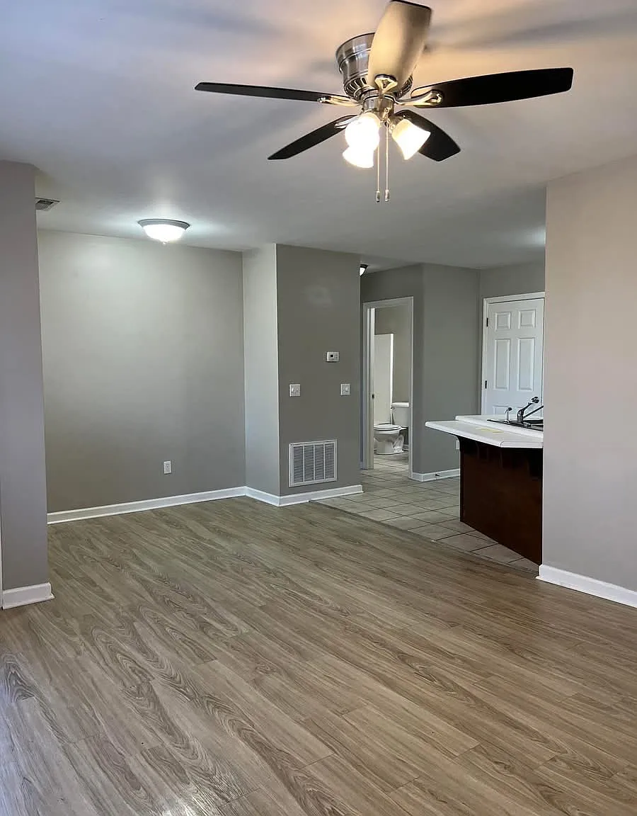 1 bed, 696 sqft, $995 — Photo 2