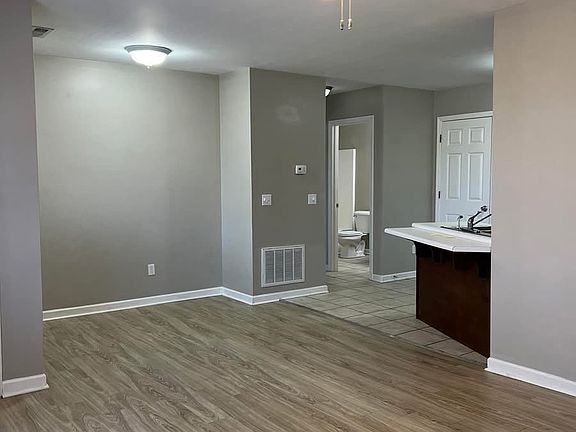 2nd image of 117 Waterford Dr