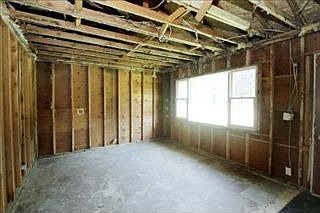 3rd image of 828 Shumway Ave